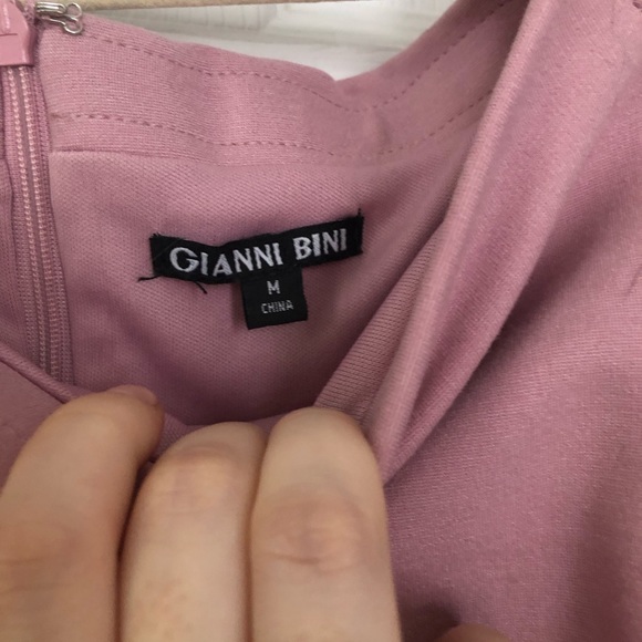 Off the shoulder dress - Picture 2 of 3